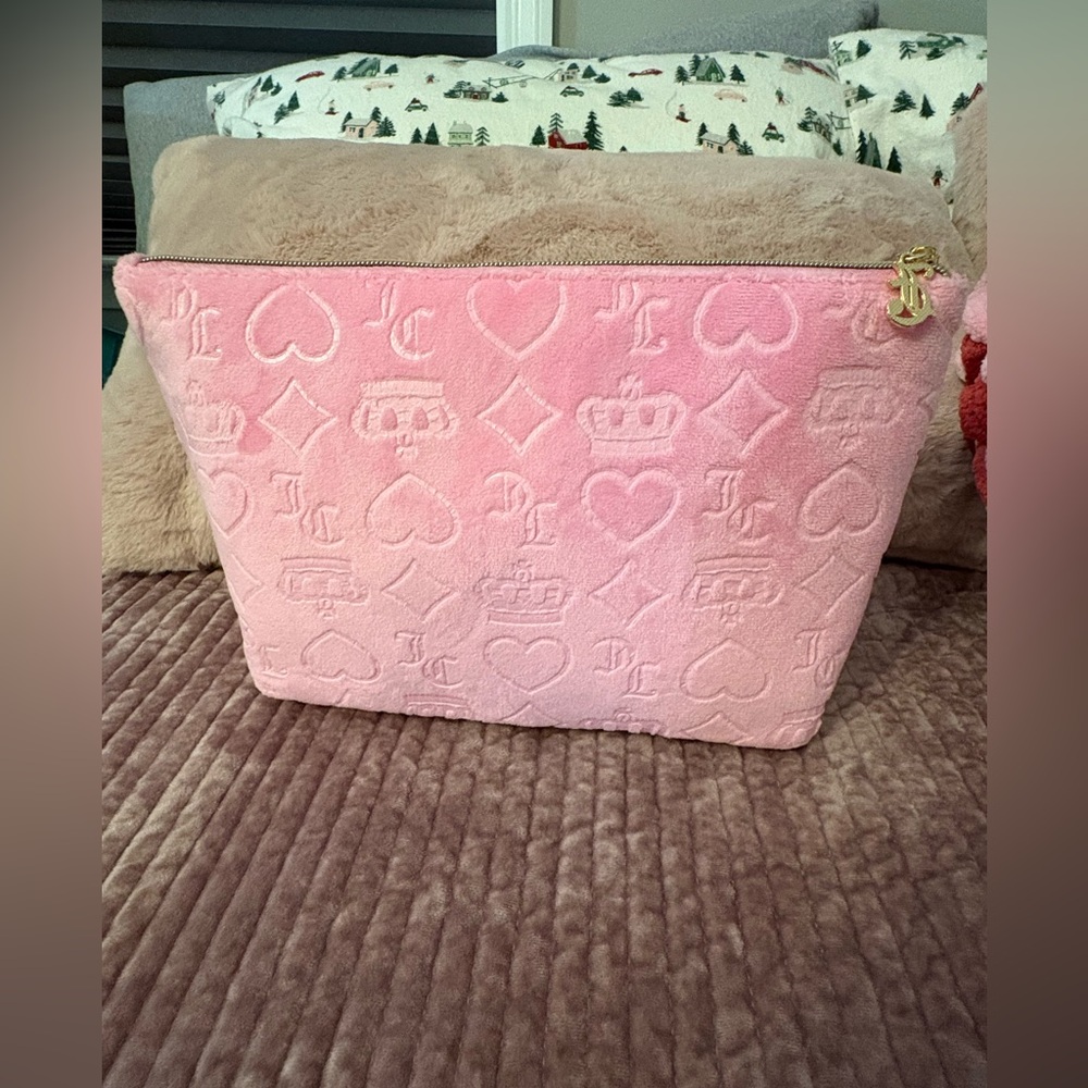 Juicy Couture Velour XL Makeup Bag - Picture 2 of 4